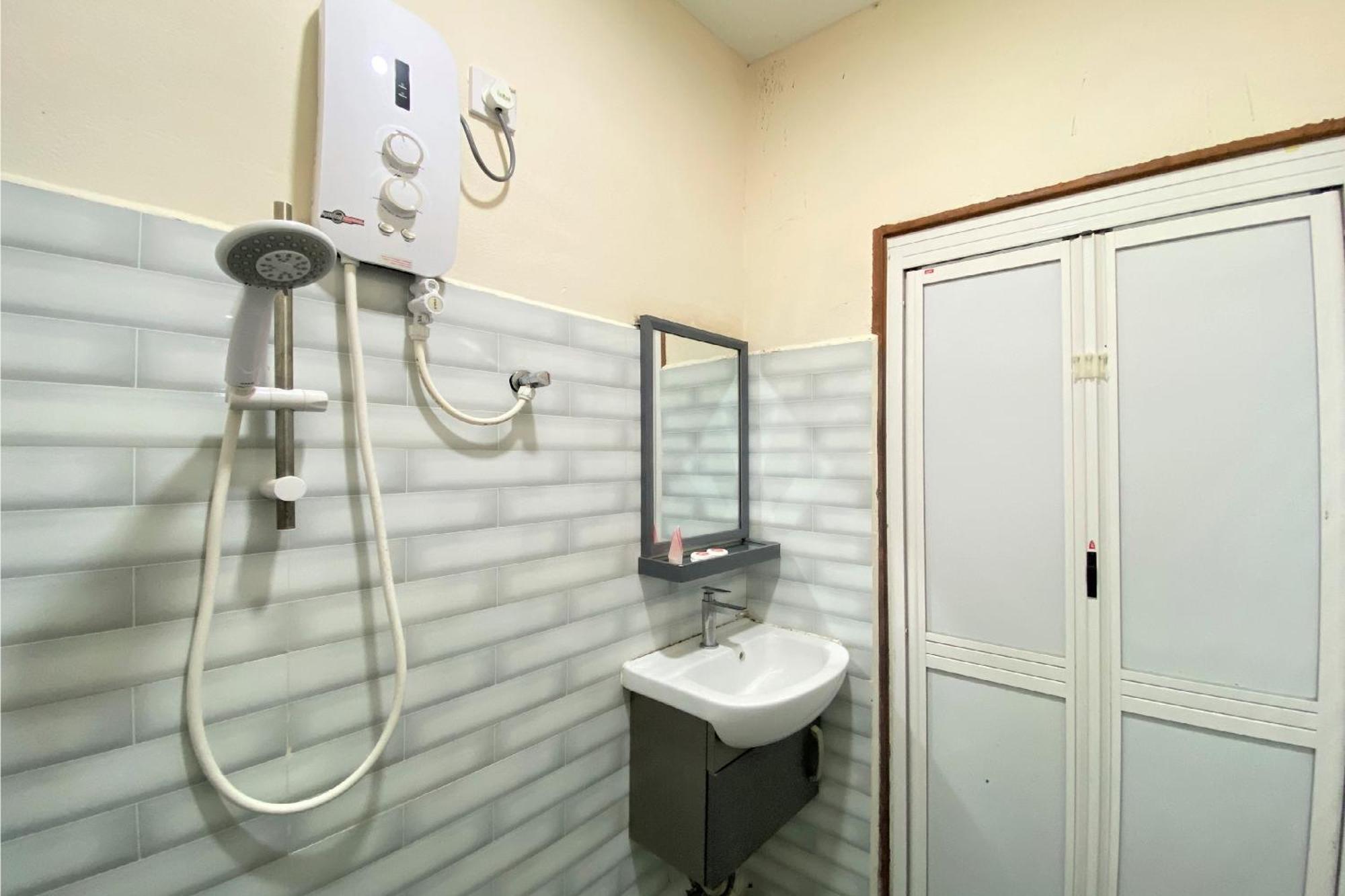 Oyo 90205 Bayu Sintok Motel Changlun Kültér fotó