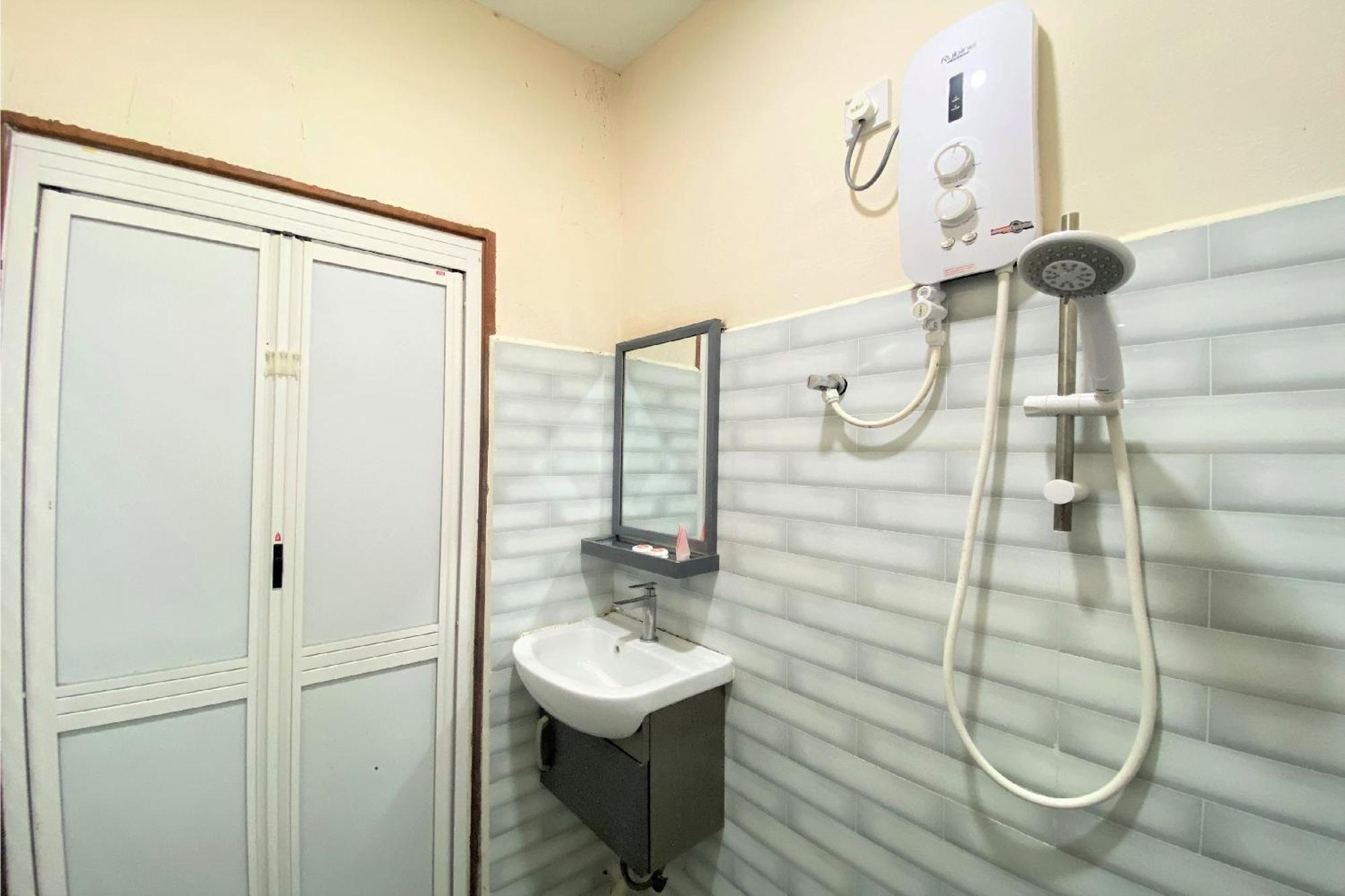Oyo 90205 Bayu Sintok Motel Changlun Kültér fotó
